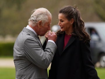 La buena relación del príncipe Gales y la reina Letizia