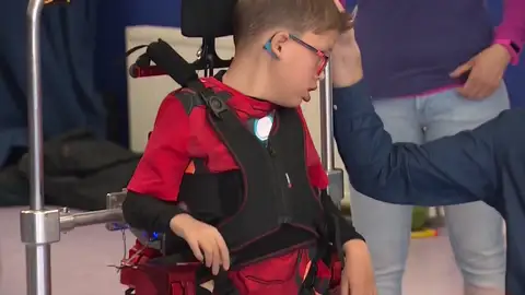 Jorge, primer niño con un exoesqueleto infantil en el mundo Jorge, primer niño con un exoesqueleto infantil en el mundo