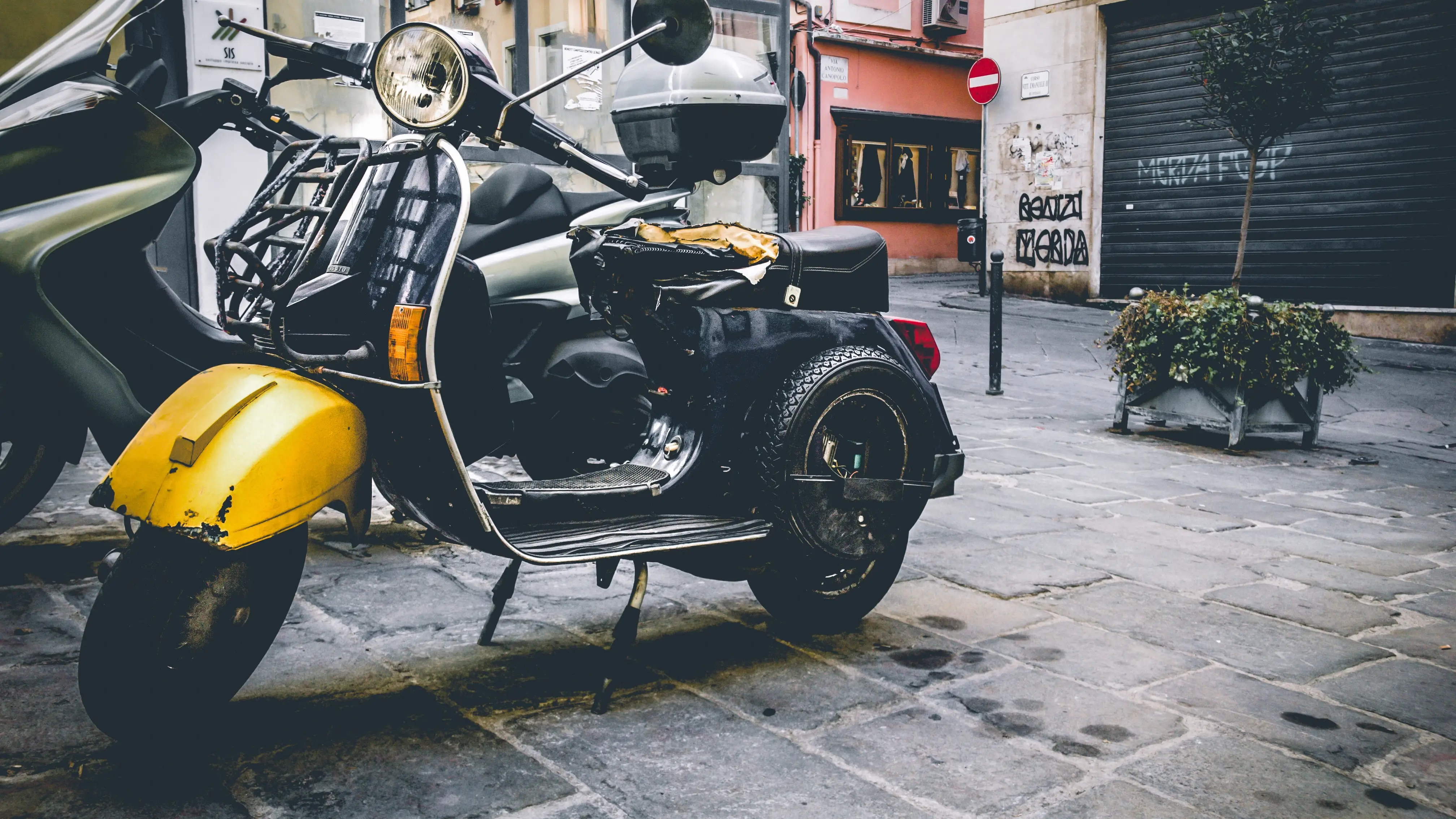 La viral nota que dejó al dueño de una moto tras presenciar cómo otro vehículo la tiró al suelo: "Mereces un monumento" La viral nota que dejó al dueño de una moto tras presenciar cómo otro vehículo la tiró al suelo: "Mereces un monumento"
