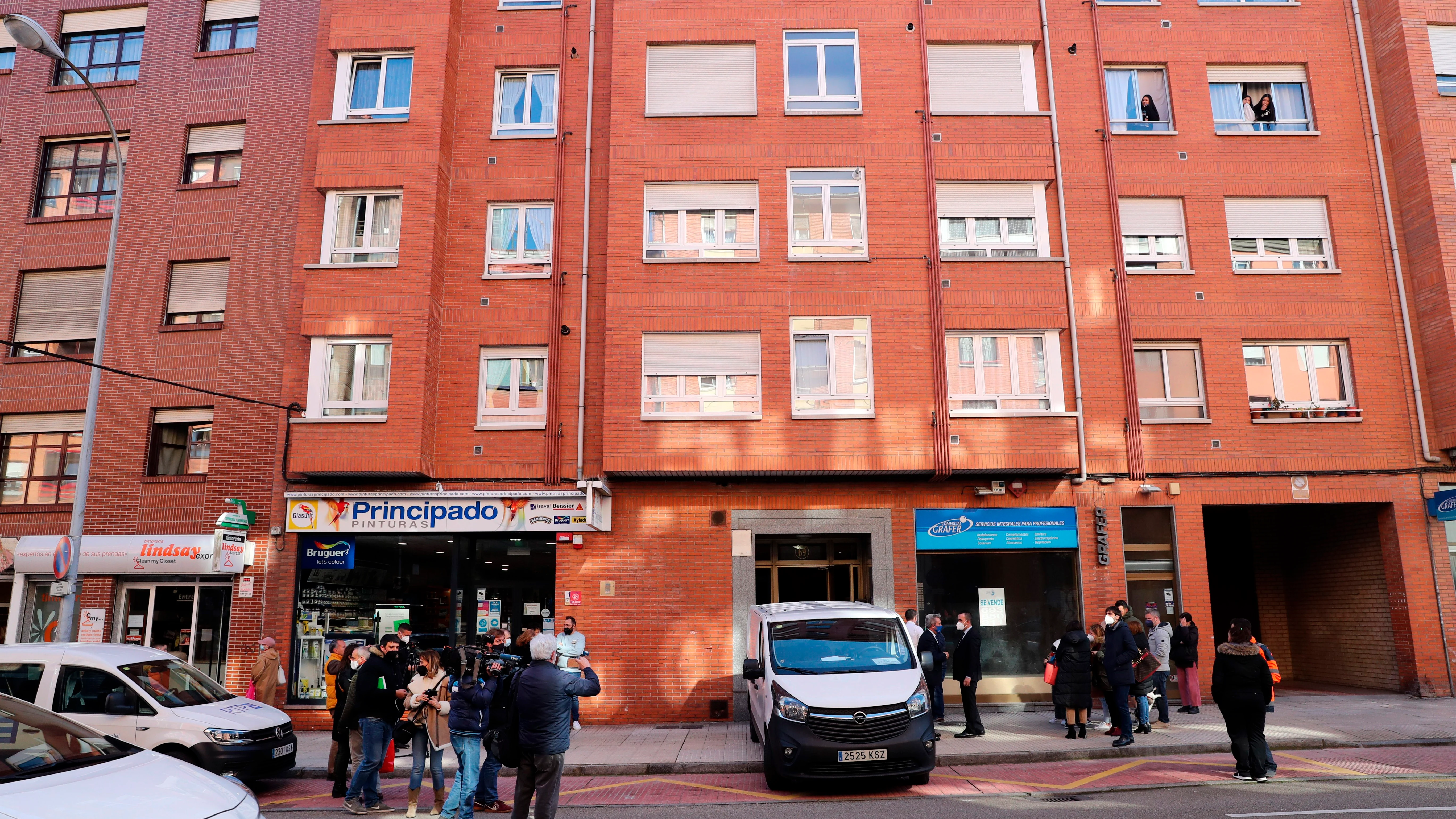 Encuentran muerta a una niña de 14 años con heridas de arma blanca en Oviedo Encuentran muerta a una niña de 14 años con heridas de arma blanca en Oviedo