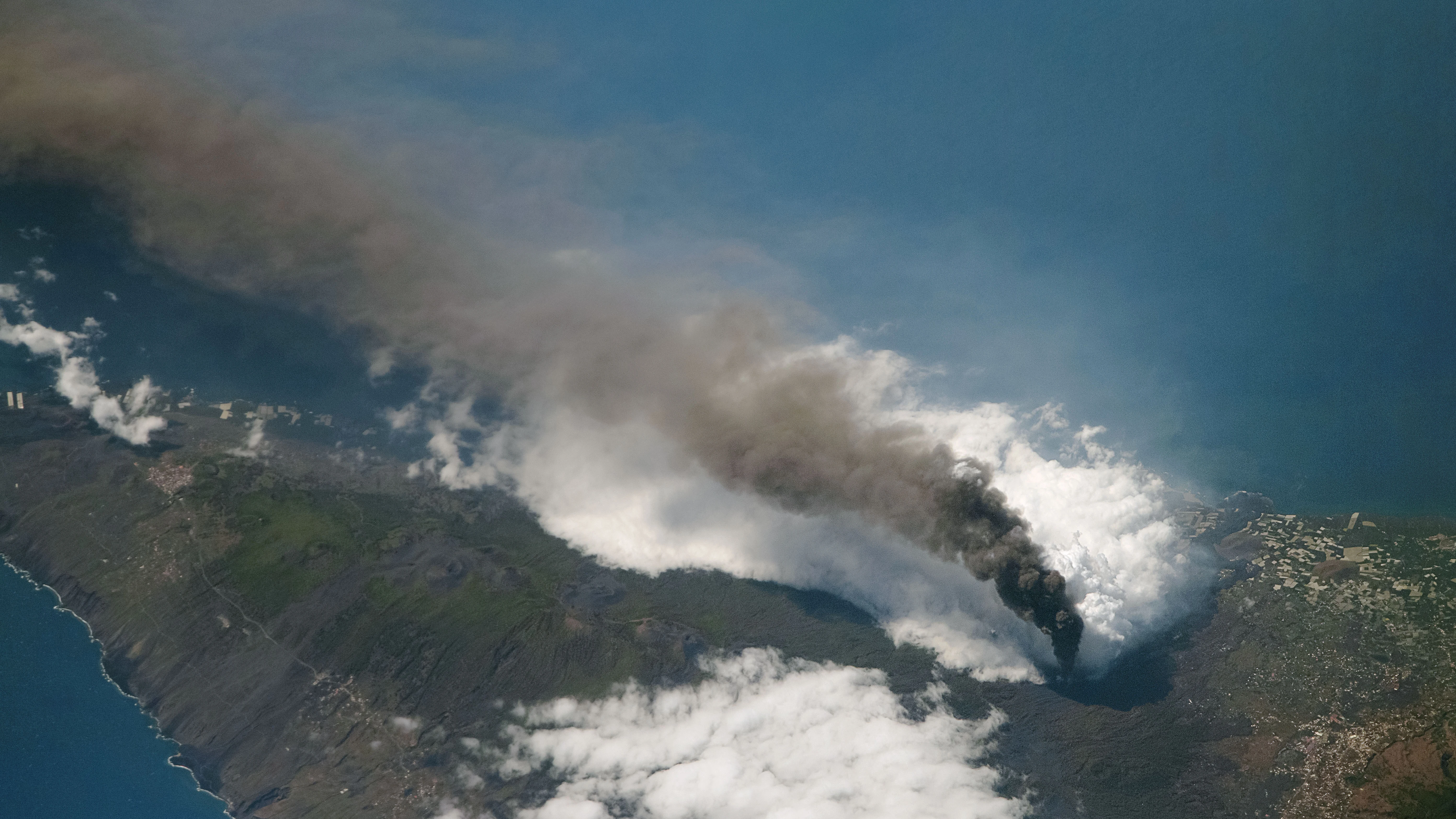 Fotografía del Volcán de la Palma Fotografía del Volcán de la Palma, premiada por la NASA