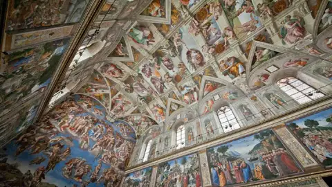 Efemérides de hoy 8 de abril 2022: el Papa Juan Pablo II inaugura la restauración de los famosos frescos de Miguel Ángel, en la Capilla Sixtina, llamada así en honor al Papa Sixto IV. Efemérides