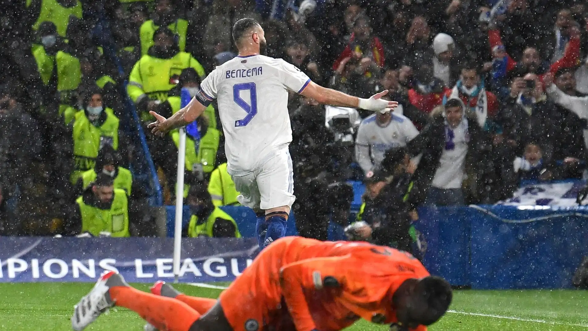 Benzema celebra su primer gol al Chelsea Benzema celebra su primer gol al Chelsea