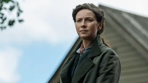 Caitriona Balfe en la temporada 6 de 'Outlander' como Claire Caitriona Balfe en la temporada 6 de 'Outlander' como Claire