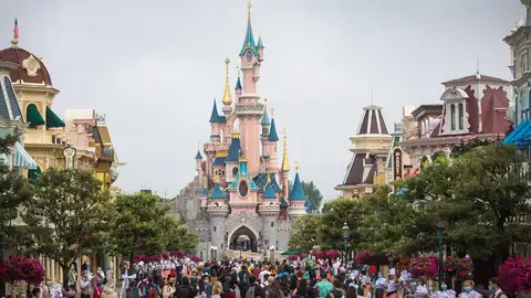 Efemérides de hoy 11 de abril de 2022: se inaugura el mayor parque temático EuroDisney en Europa. Efemérides