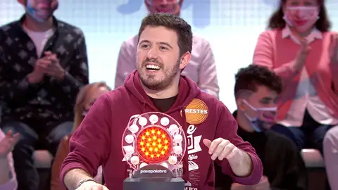 El hilarante zasca de María Castaño a Orestes en ‘Pasapalabra’: “¡Vaya puñal!” Mejores momentos | 6 de abril