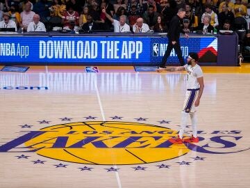 Los Lakers certifican su hundimiento: fuera de playoffs y del play-in