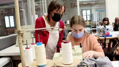 Se buscan costureras: El sector textil se reinventa para asegurar el relevo generacional