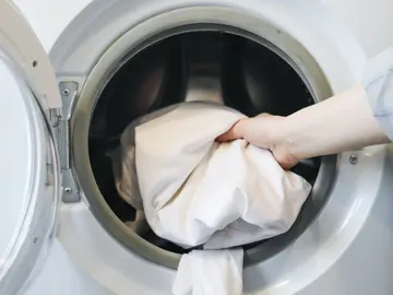Prendas de plumas en la lavadora Prendas de plumas en la lavadora