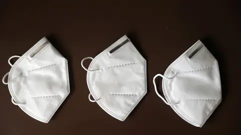 Tres mascarillas FFP2 Tres mascarillas FFP2