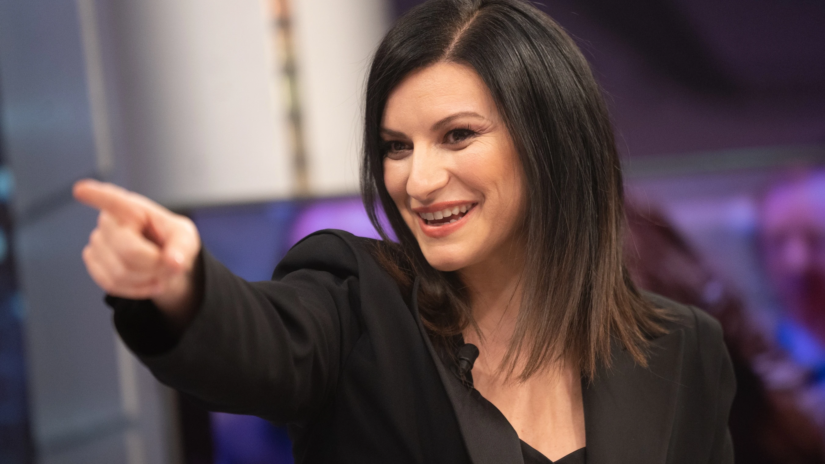 Laura Pausini enseña en 'El Hormiguero 3.0' su dormitorio de adolescente... ¡con los posters de sus ídolos! Laura Pausini enseña en 'El Hormiguero 3.0' su dormitorio de adolescente... ¡con los posters de sus ídolos!