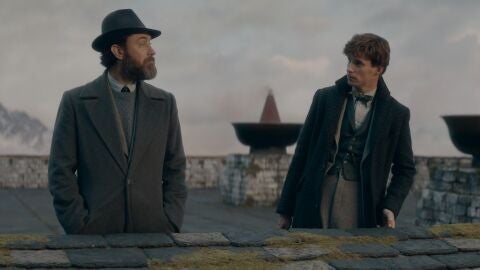 Jude Law y Eddie Redmayne en 'Animales Fantásticos: Los secretos de Dumbledore'