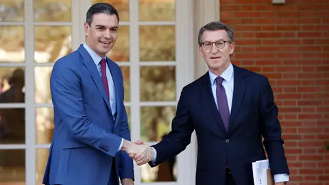 Sánchez recibiendo a Feijóo en La Moncloa Sánchez recibiendo a Feijóo en La Moncloa