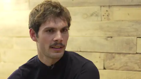 "¿Cómo pueden ocurrir estas cosas?", Pol Hermoso cuenta cómo le marcó grabar la escena de la violación en 'Alba' "¿Cómo pueden ocurrir estas cosas?", Pol Hermoso cuenta cómo le marcó grabar la escena de la violación en 'Alba'