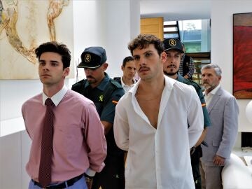 Las claves del capítulo 5: Alba entrega el vídeo de la violación y Jacobo, Rubén, Hugo y Bruno son detenidos
