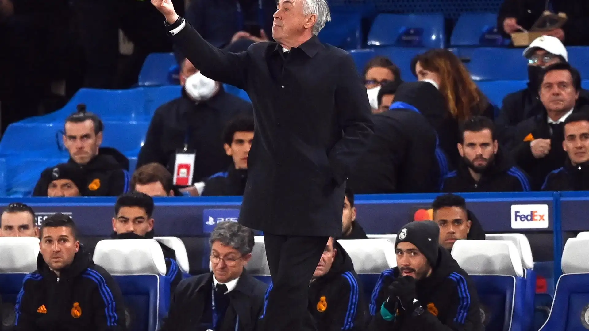 Ancelotti dirigiendo al Real Madrid durante el partido contra el Chelsea Ancelotti dirigiendo al Real Madrid durante el partido contra el Chelsea