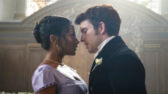 Jonathan Bailey y Simone Ashley (Anthony y Kate) en la temporada 2 de 'Los Bridgerton'