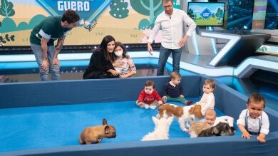 El experimento que emociona a Laura Pausini: bebés y cachorros se encuentran por primera vez