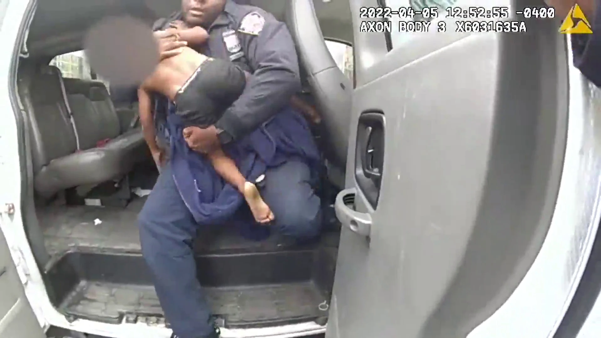 Un ni&ntilde;o cae de un sexto piso en Nueva York y es rescatado por la Polic&iacute;a