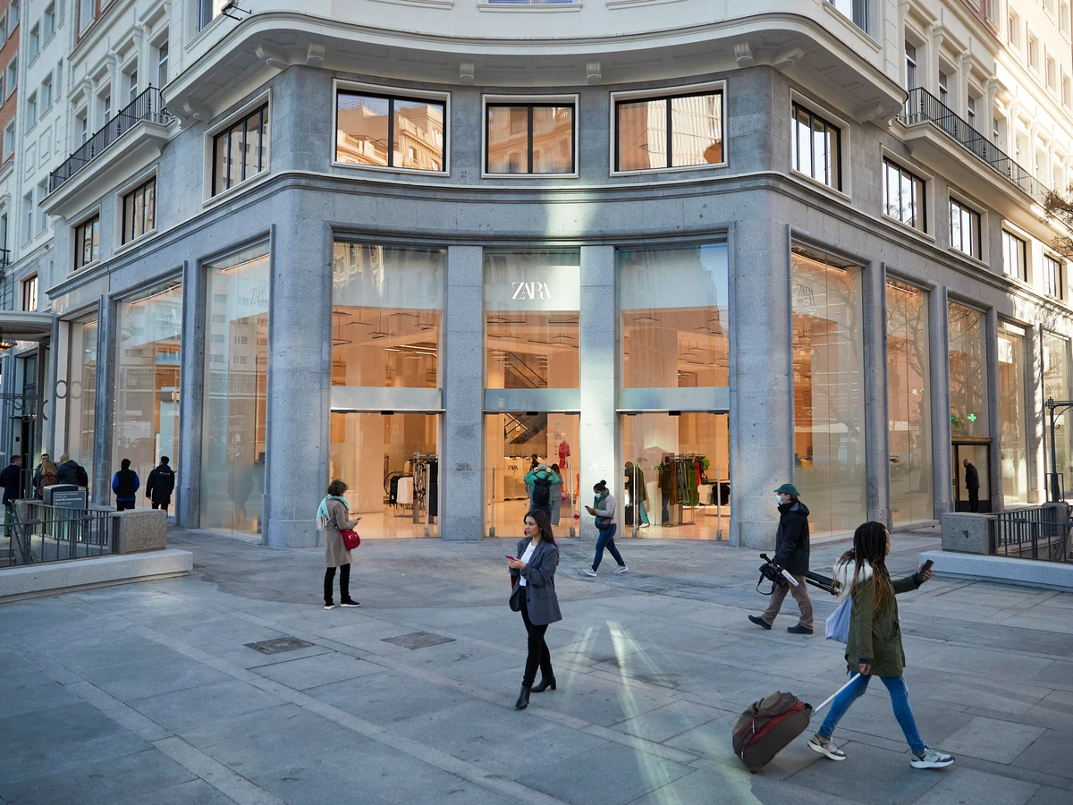 Así es la tienda de Zara más grande del mundo que abre este viernes en  Plaza de España de Madrid