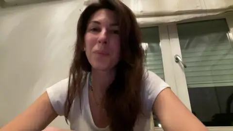 Natasha, durante su entrevista en el informativo Natasha, durante su entrevista en el informativo