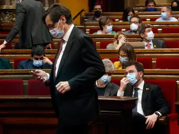 Salvador Illa y Pere Aragonès en el Parlament de Cataluña Salvador Illa y Pere Aragonès en el Parlament de Cataluña