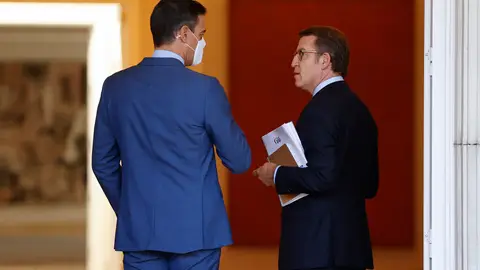 Pedro Sánchez, recibe al nuevo líder del PP, Alberto Núñez Feijóo Pedro Sánchez, recibe al nuevo líder del PP, Alberto Núñez Feijóo