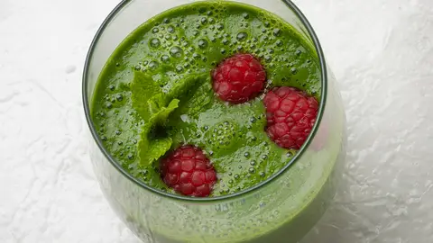 "La bebida que alimenta", de Arguiñano: batido de espinacas y manzana "La bebida que alimenta", de Arguiñano: batido de espinacas y manzana