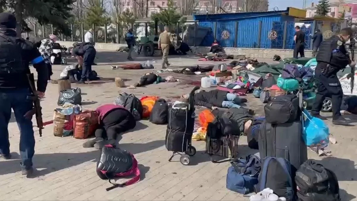 Acusan a Rusia de utilizar bombas de racimo en el ataque de Kramatorsk Estación de tren de Kramatorsk