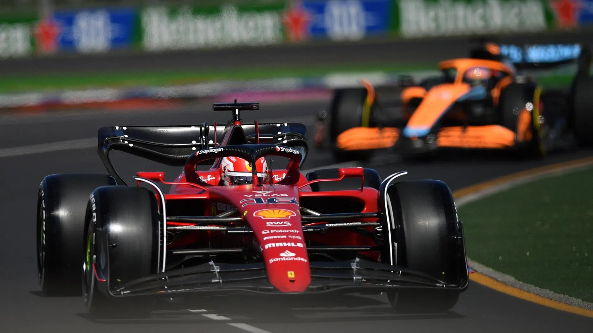 Los Ferrari dominan en los primeros libres del GP de Australia