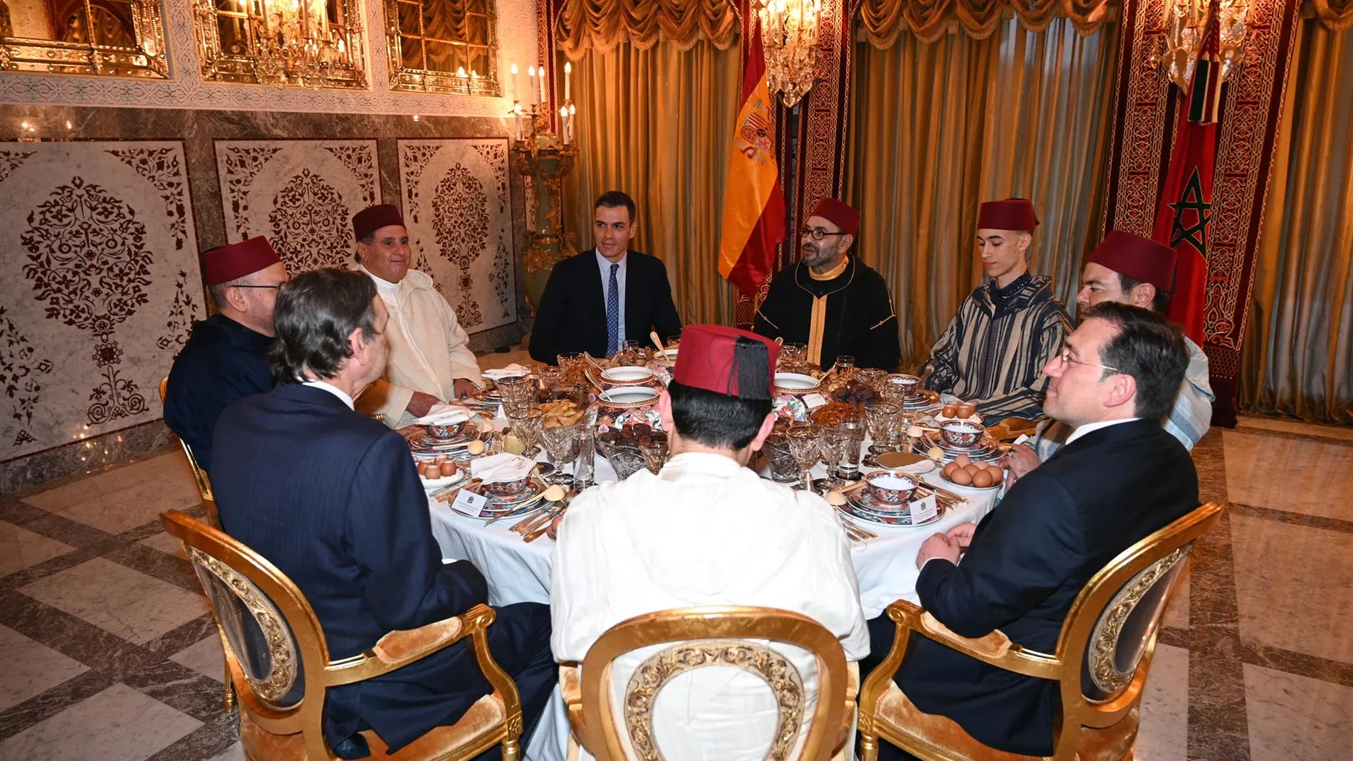 Mohamed VI, su hijo y su hermano en el "iftar" al que fue invitado Sánchez