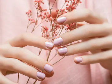 Uñas con esmalte Uñas con esmalte