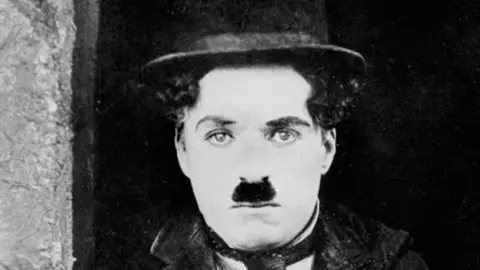 Efemérides de hoy 16 de abril de 2022: El 16 de abril de 1889, nació en Londres, Inglaterra, el multifacético Charles Chaplin Efemérides