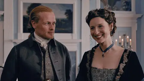 Sam Heughan y Caitriona Balfe como Jamie y Claire Fraser en la temporada 6 de 'Outlander' Sam Heughan y Caitriona Balfe como Jamie y Claire Fraser en la temporada 6 de 'Outlander'