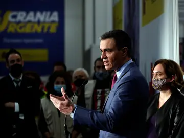 El presidente del Gobierno, Pedro Sánchez, en el centro de refugiados en Barcelona El presidente del Gobierno, Pedro Sánchez, en el centro de refugiados en Barcelona