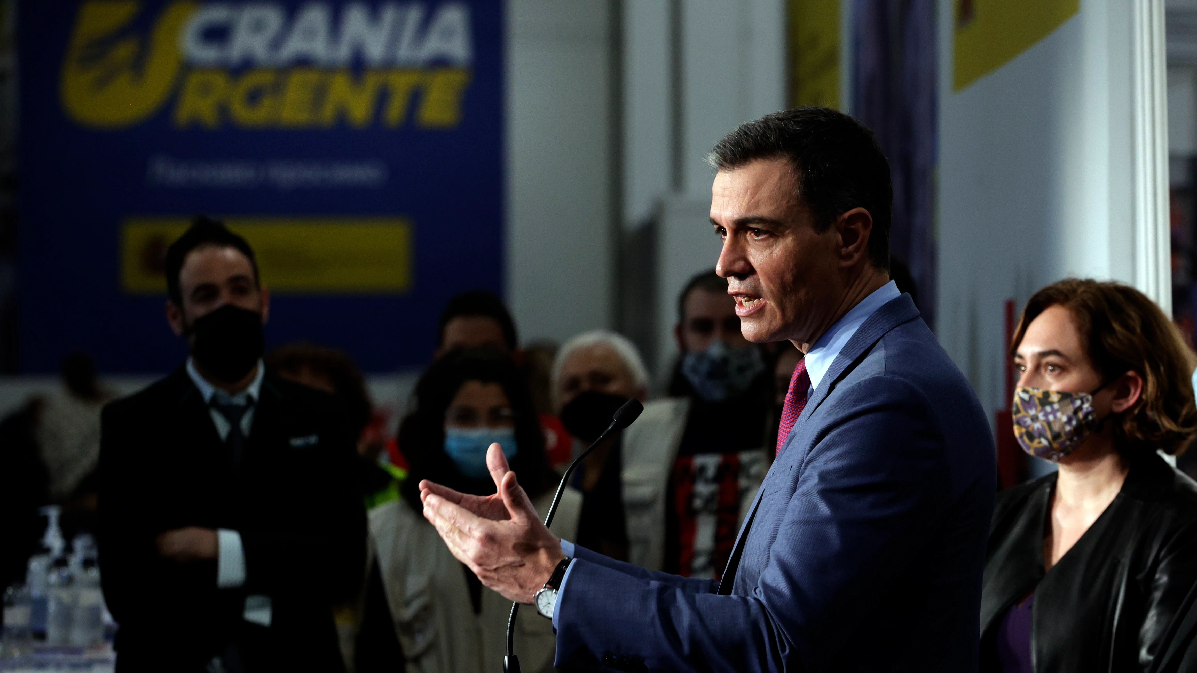 El presidente del Gobierno, Pedro Sánchez, en el centro de refugiados en Barcelona El presidente del Gobierno, Pedro Sánchez, en el centro de refugiados en Barcelona