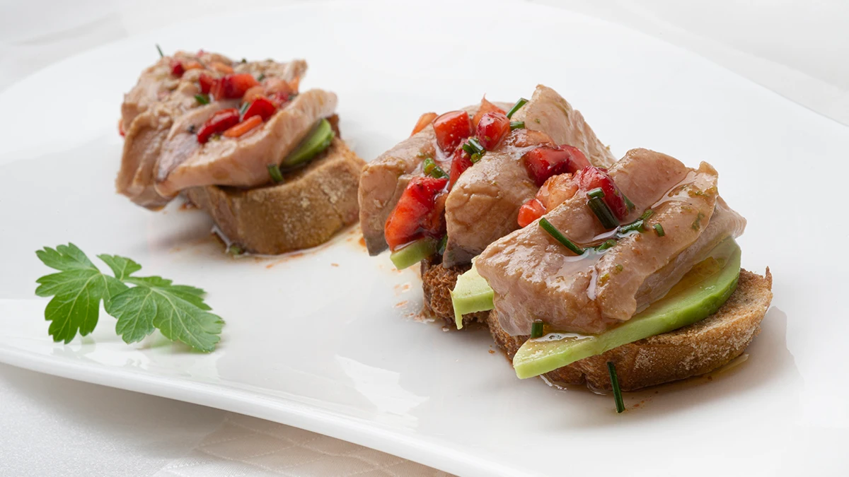 Arguiñano: receta de bocado de verdel con aguacate y fresas Arguiñano: receta de bocado de verdel con aguacate y fresas