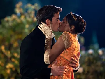 Simone Ashley y Jonathan Bailey en 'Los Bridgerton' Simone Ashley y Jonathan Bailey en 'Los Bridgerton'