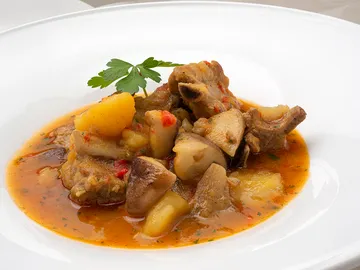 Receta de costillas con patatas y setas, de Arguiñano: "un guiso en un plis plas" Receta de costillas con patatas y setas, de Arguiñano: "un guiso en un plis plas"