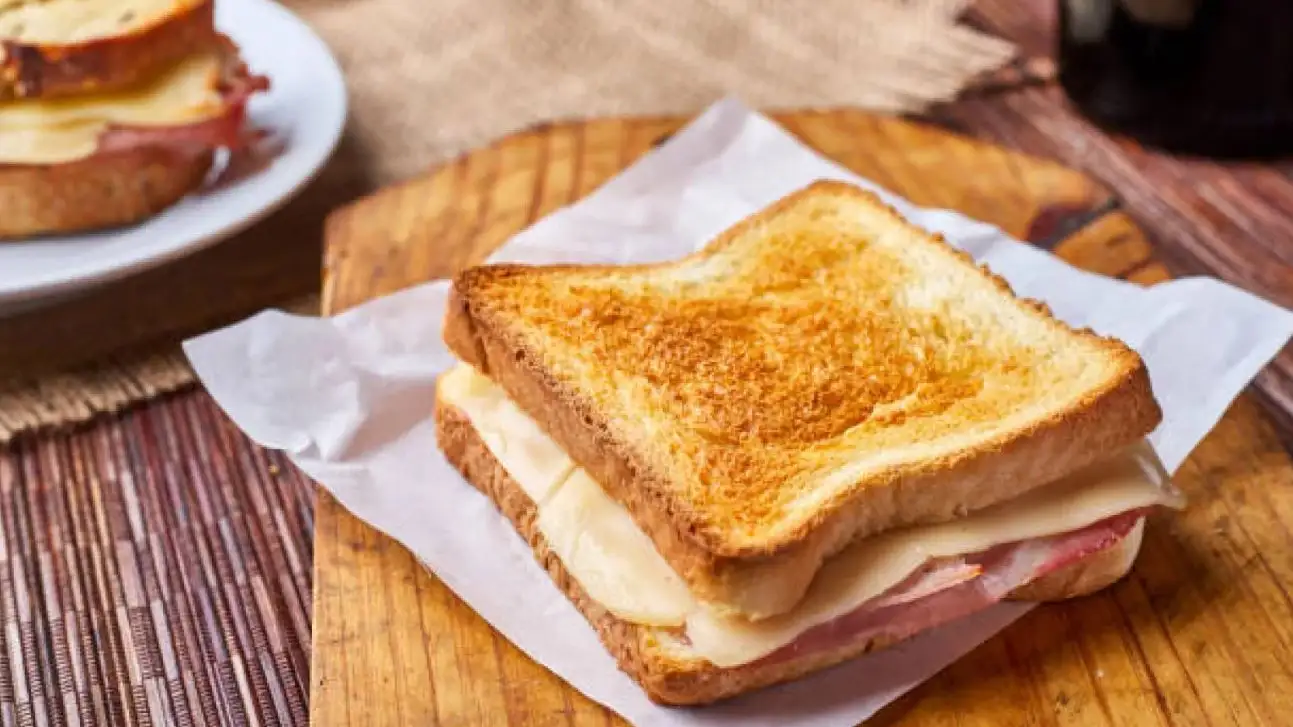 Un sándwich mixto Un sándwich mixto