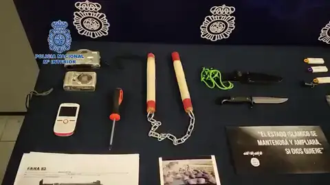 Un ciudadano español converso ha sido detenido en Madrid con manuales de fabricación de explosivos y varias armas Un ciudadano español converso ha sido detenido en Madrid con manuales de fabricación de explosivos y varias armas