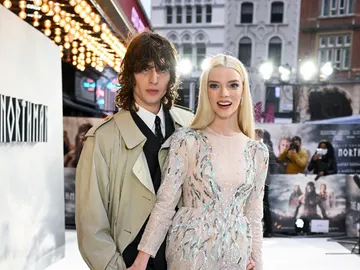 Anya Taylor-Joy y Malcolm McCrae Anya Taylor-Joy y Malcolm McCrae