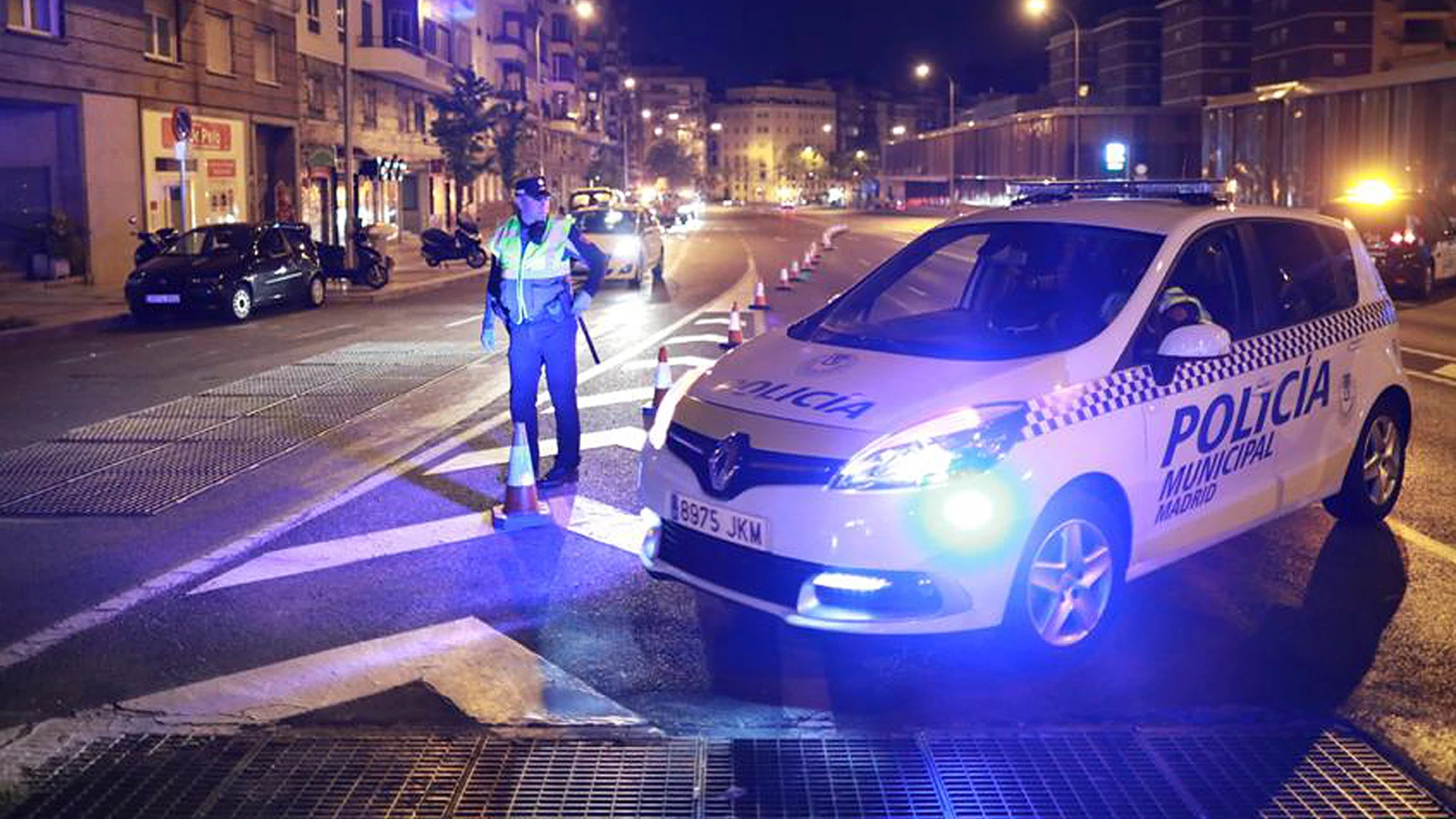 Un conductor atropella a tres jóvenes en Madrid y se da la fuga