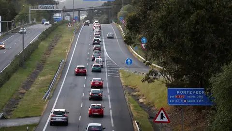 Vista general de la la A52 a su entrada a Vigo por O Porriño, en una imagen de archivo. Vista general de la la A52 a su entrada a Vigo por O Porriño, en una imagen de archivo.