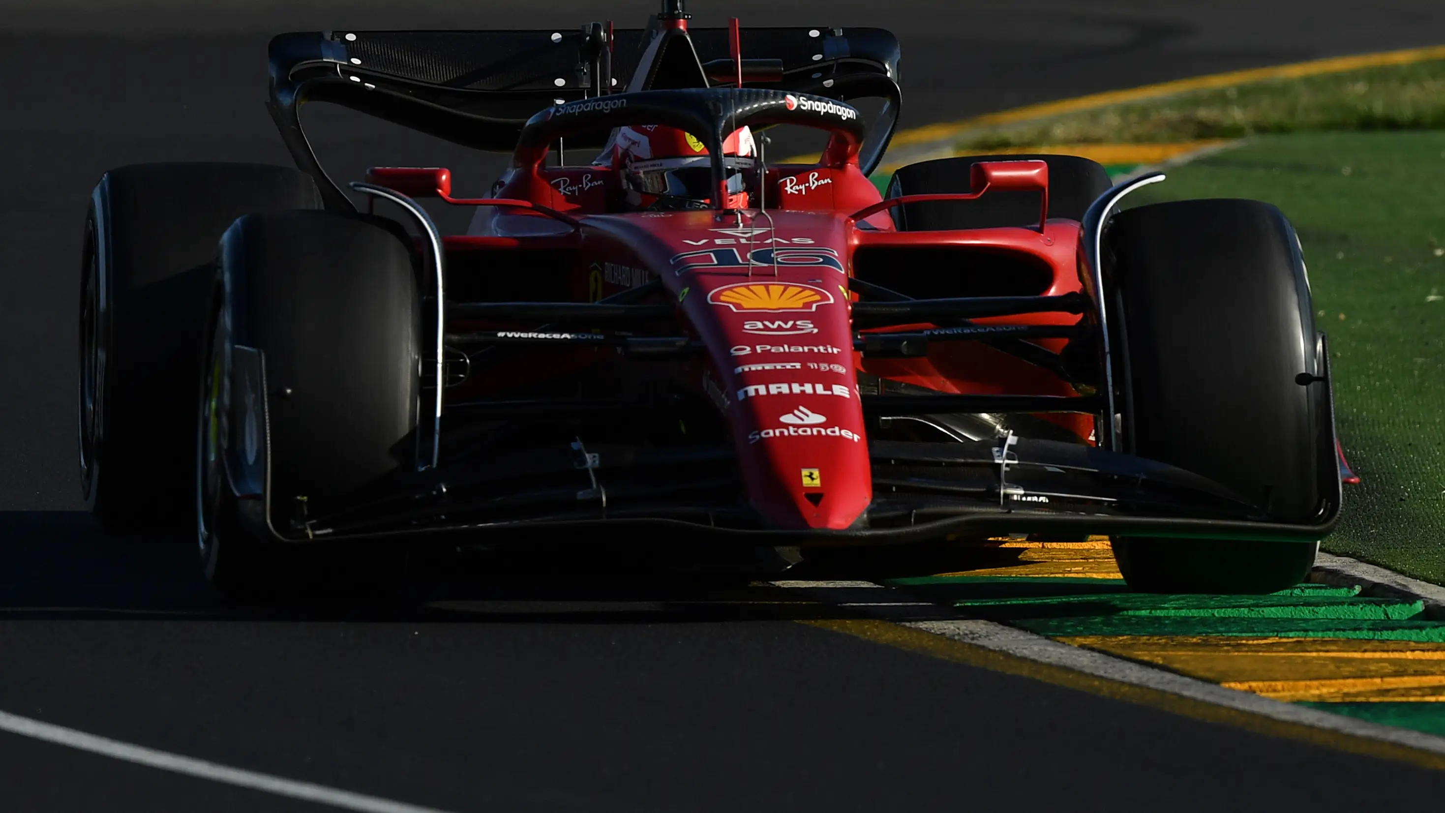 Charles Leclerc, líder en Australia por delante de 'Checo' Charles Leclerc, líder en Australia por delante de 'Checo'