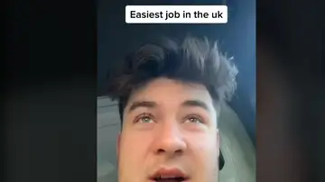 El vídeo de un joven asegurando que tiene el trabajo "más fácil del mundo" por el que ha sido despedido El vídeo de un joven asegurando que tiene el trabajo "más fácil del mundo" por el que ha sido despedido