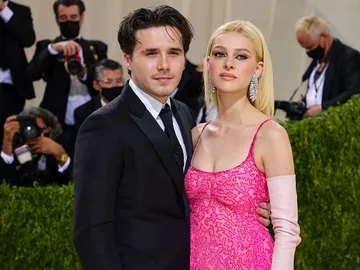 Brooklyn Beckham y Nicola Peltz  Brooklyn Beckham y Nicola Peltz