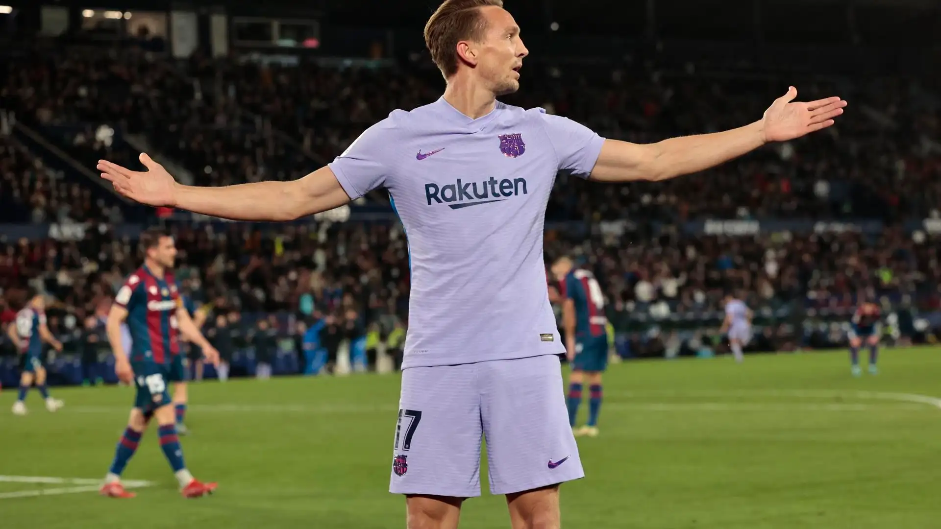 Luuke De Jong culmina la remontada del Bar&ccedil;a en el 92 y hunde al Levante 