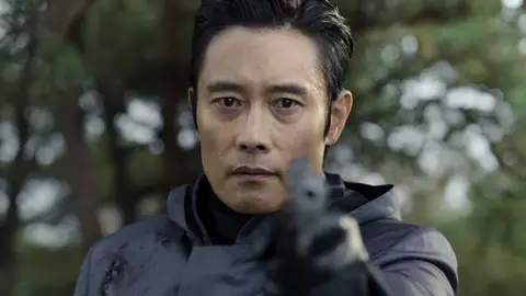 Lee Byung-hun, el Líder en 'El juego del calamar' Lee Byung-hun, el Líder en 'El juego del calamar'
