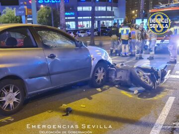 Coche colisionado contra la motocicleta del accidente en Sevilla